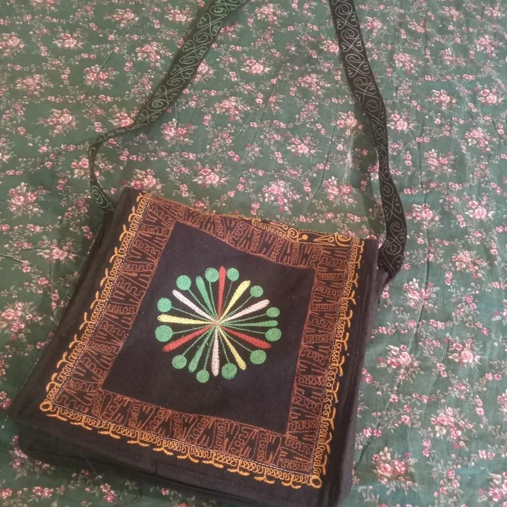 Gorgeous Owl/Bird Stitched Crossbody - Picture 7 of 7